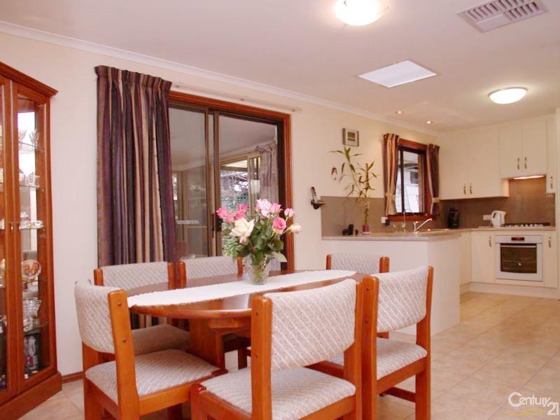 4 Paragon Avenue, Aberfoyle Park SA 5159