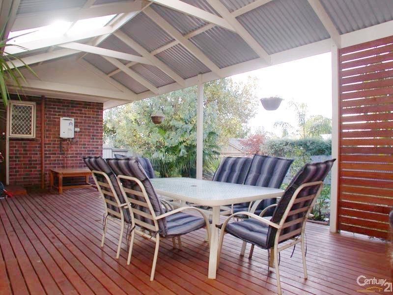 9 Mandalay Drive, Happy Valley SA 5159