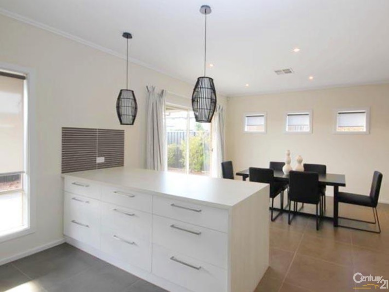 15 Crompton Drive, Woodville SA 5011