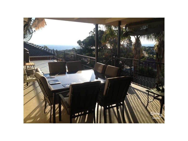 24  Minnipa Drive, Hallett Cove SA 5158