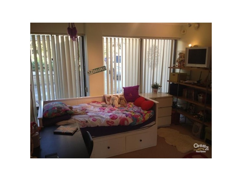 24  Minnipa Drive, Hallett Cove SA 5158
