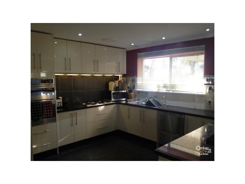 24  Minnipa Drive, Hallett Cove SA 5158