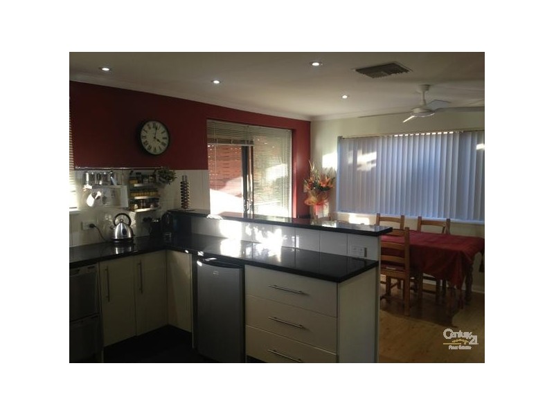 24  Minnipa Drive, Hallett Cove SA 5158