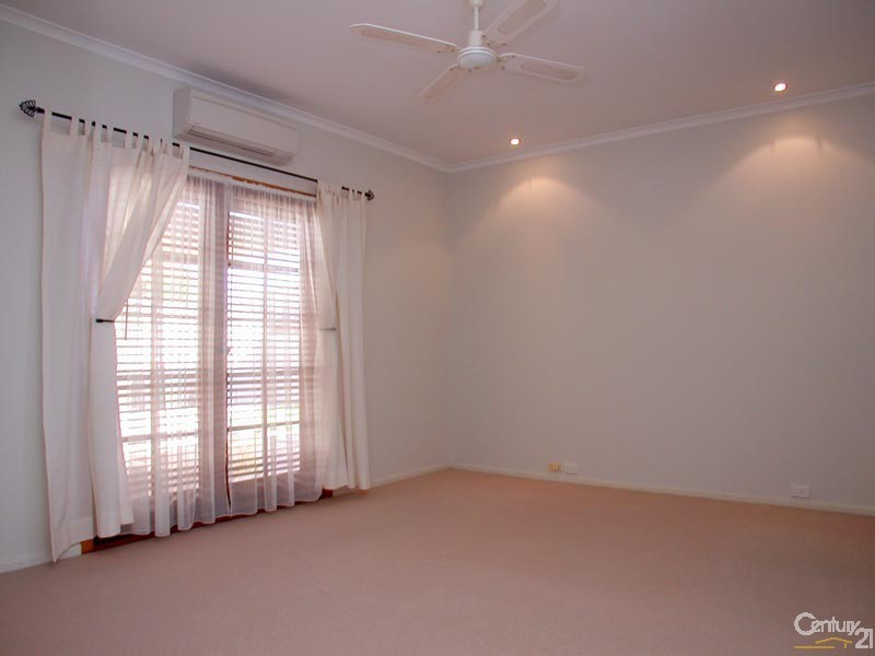 71 Warburton Drive, Woodcroft SA 5162