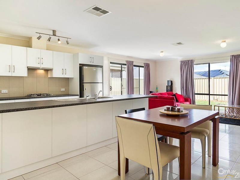 8 Pinkgum Avenue, Aldinga Beach SA 5173