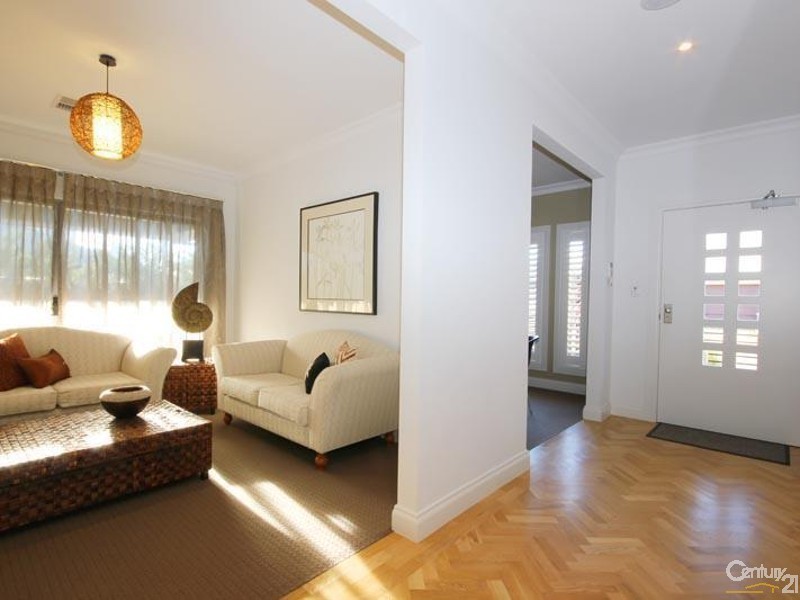 17 Crompton Drive, Woodville SA 5011