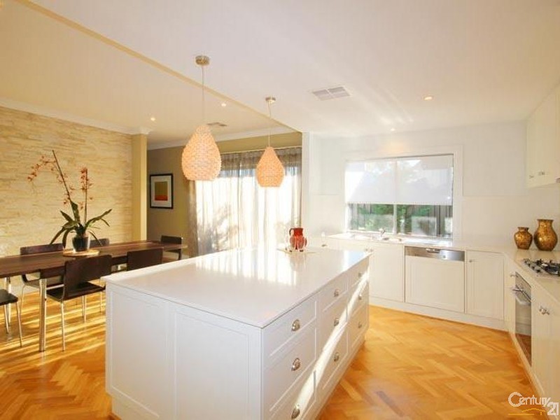 17 Crompton Drive, Woodville SA 5011