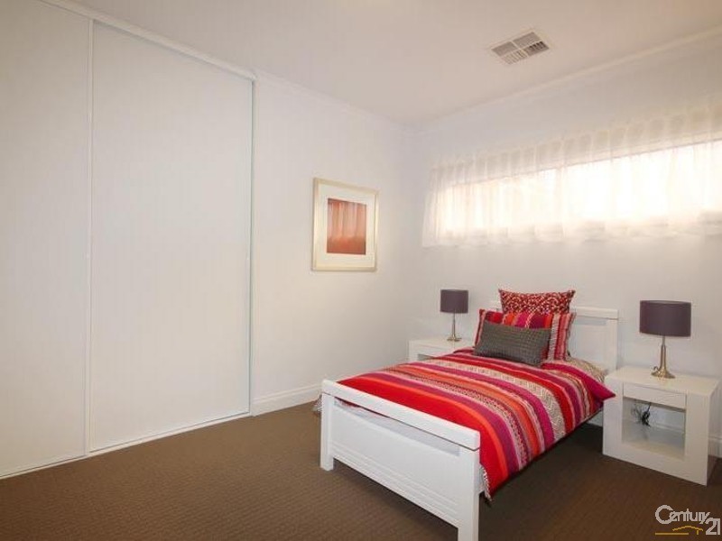 17 Crompton Drive, Woodville SA 5011