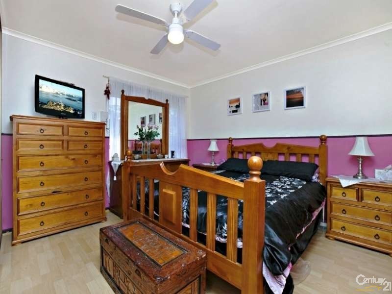 18 Valleyview Crescent, Hackham West SA 5163