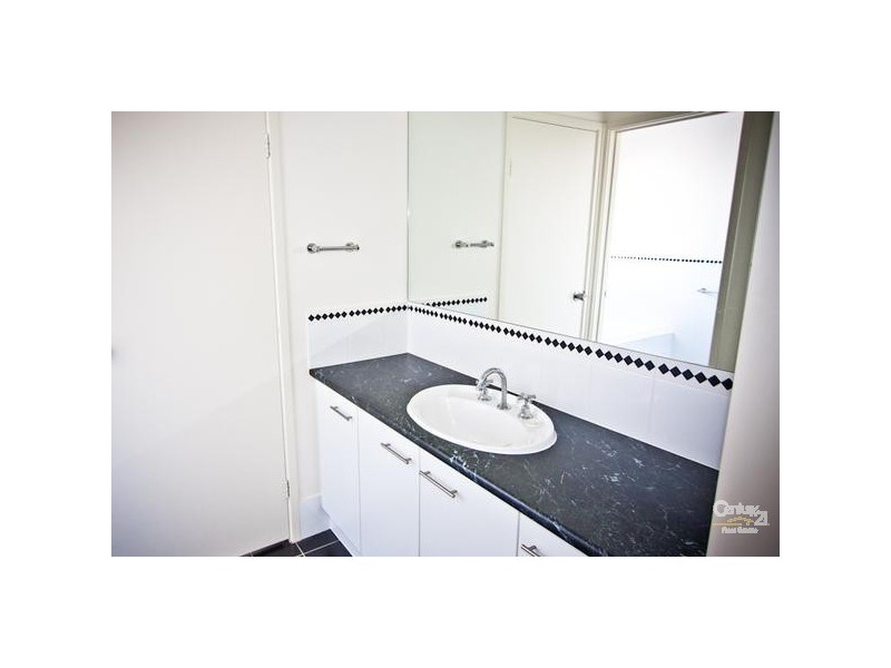 8 Kaurna Avenue, Aldinga Beach SA 5173