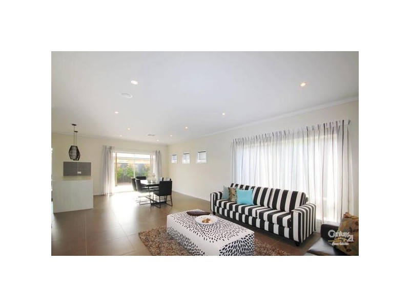 15 Crompton Drive, Woodville SA 5011