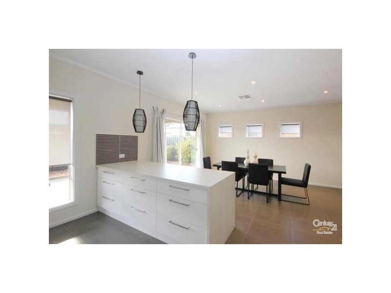 15 Crompton Drive, Woodville SA 5011