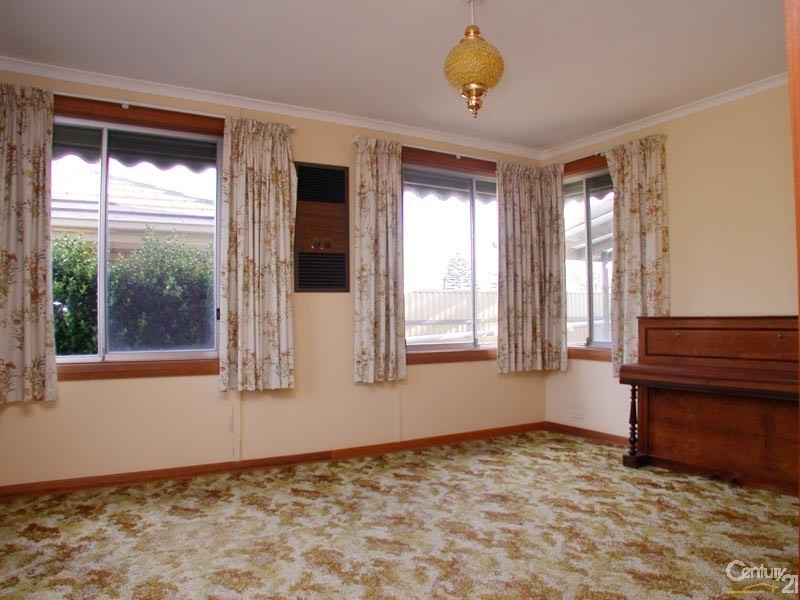 9 Saltash Avenue, Christies Beach SA 5165