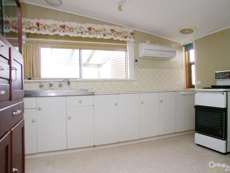 9 Saltash Avenue, Christies Beach SA 5165