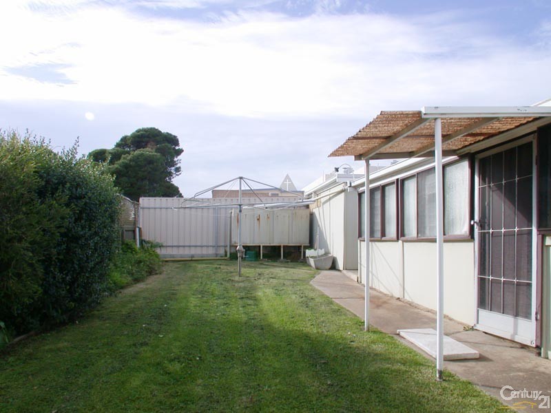 9 Saltash Avenue, Christies Beach SA 5165