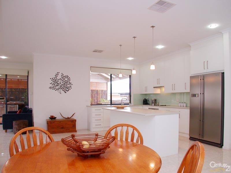 30 Cairns Way, Seaford Rise SA 5169