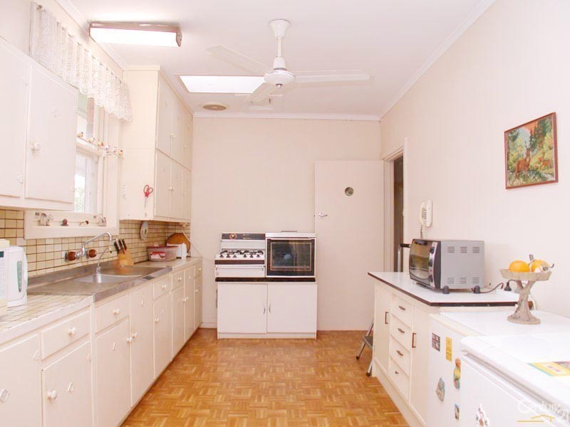 8 Claring Bould Road, Christies Beach SA 5165