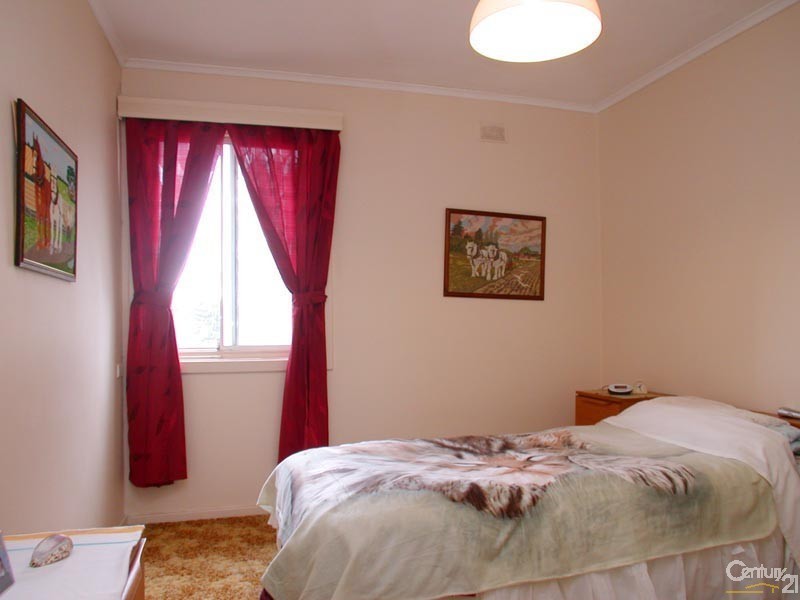 8 Claring Bould Road, Christies Beach SA 5165