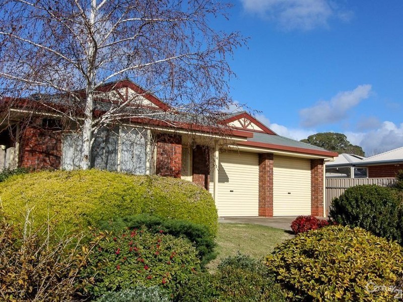 4 Riddoch Crescent, Woodcroft SA 5162