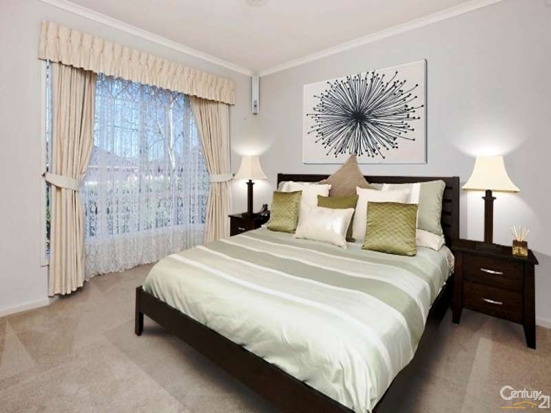 4 Riddoch Crescent, Woodcroft SA 5162