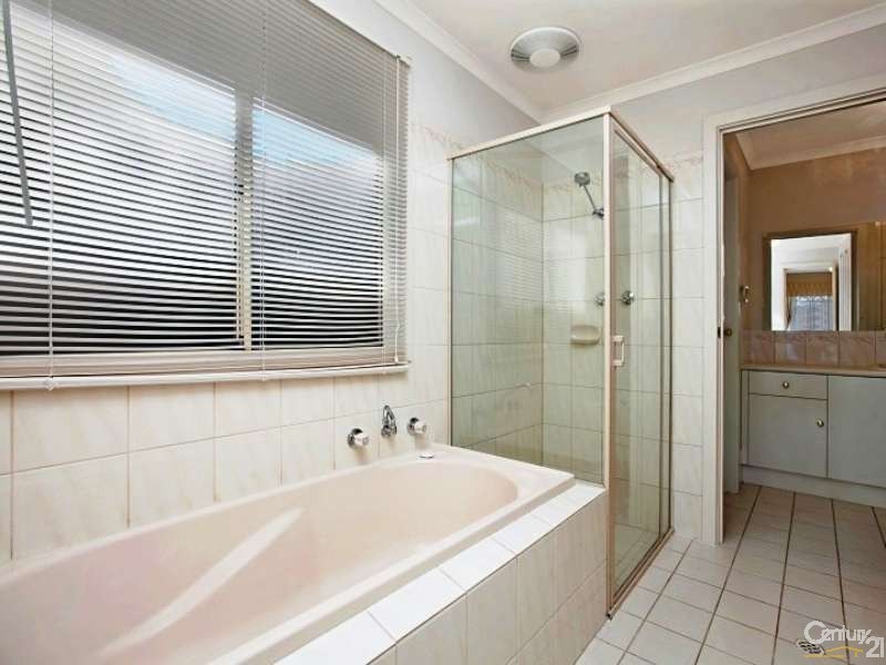 4 Riddoch Crescent, Woodcroft SA 5162