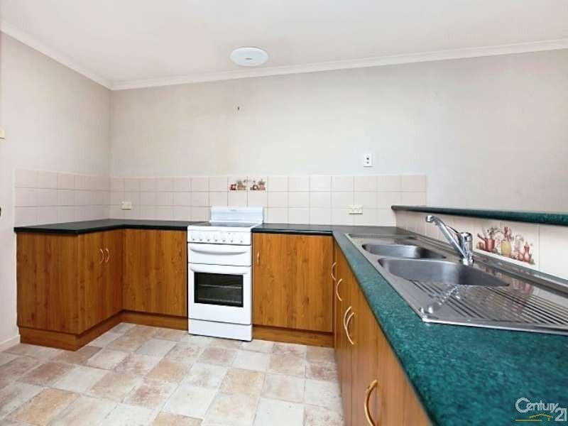 4 Riddoch Crescent, Woodcroft SA 5162