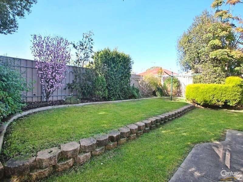 4 Riddoch Crescent, Woodcroft SA 5162