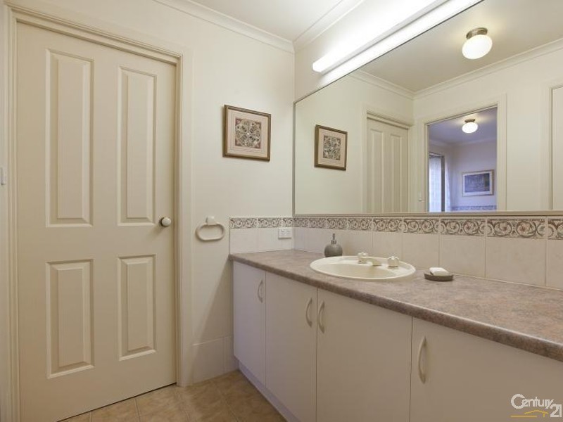 5 Sovereign Drive, Woodcroft SA 5162