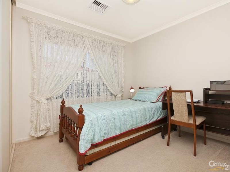 5 Sovereign Drive, Woodcroft SA 5162