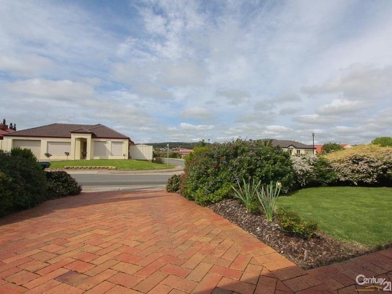 5 Sovereign Drive, Woodcroft SA 5162