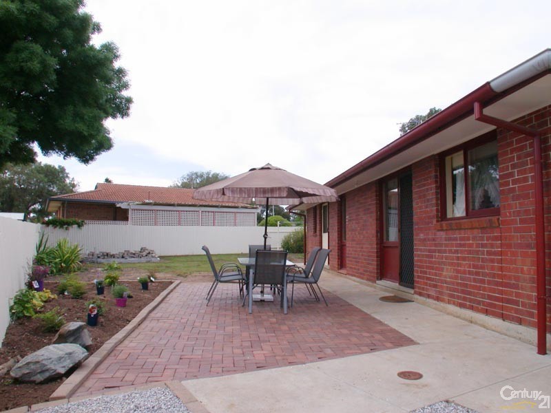 2 Cooder Crescent, Morphett Vale SA 5162