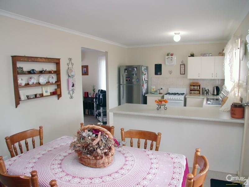 2 Cooder Crescent, Morphett Vale SA 5162