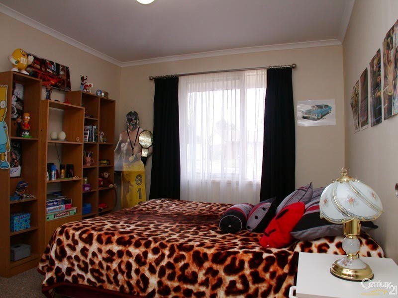 2 Cooder Crescent, Morphett Vale SA 5162