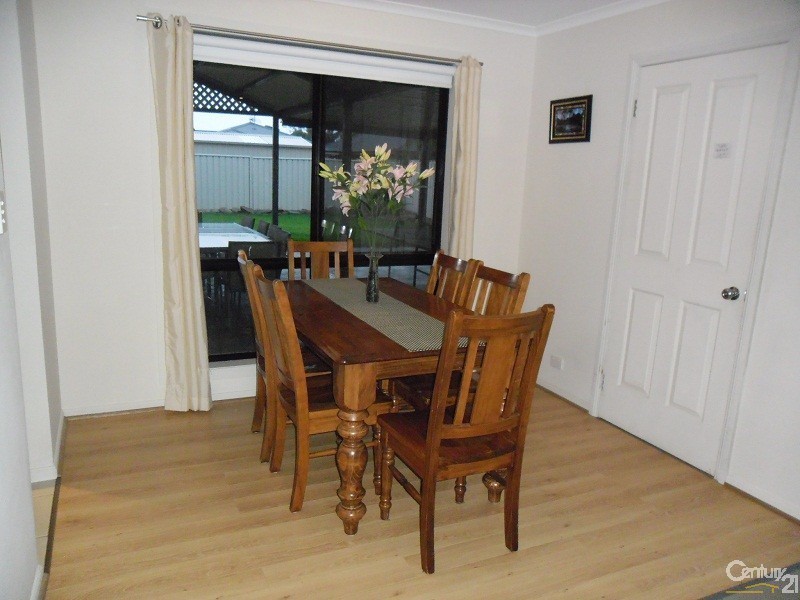 30 Barracoota Crescent, Aldinga Beach SA 5173