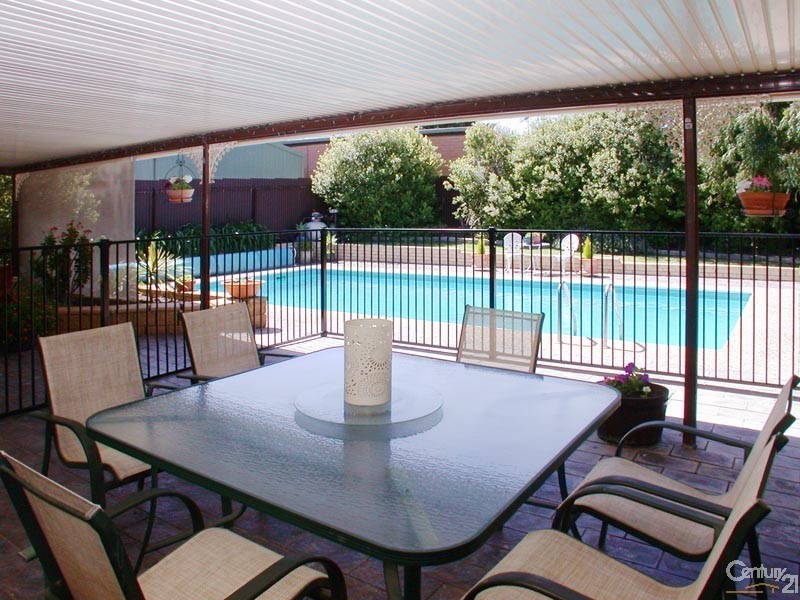 4 Adrian Street, Christie Downs SA 5164