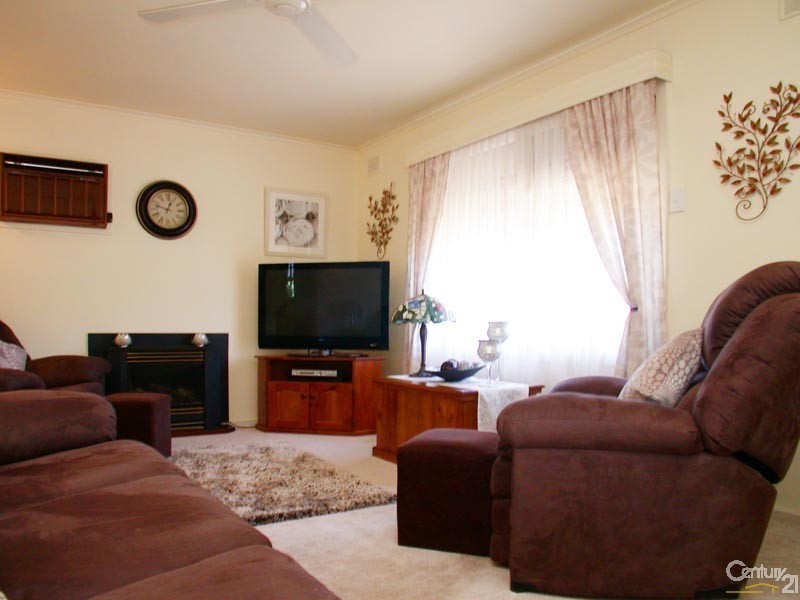 4 Adrian Street, Christie Downs SA 5164