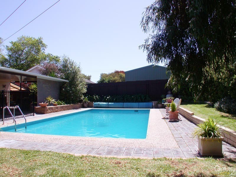4 Adrian Street, Christie Downs SA 5164