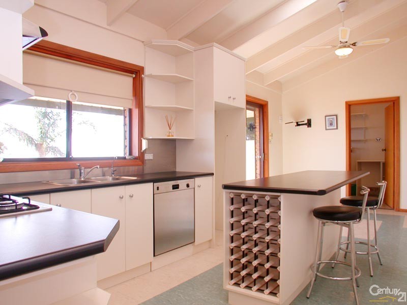 13 Mayflower Crescent, Hallett Cove SA 5158