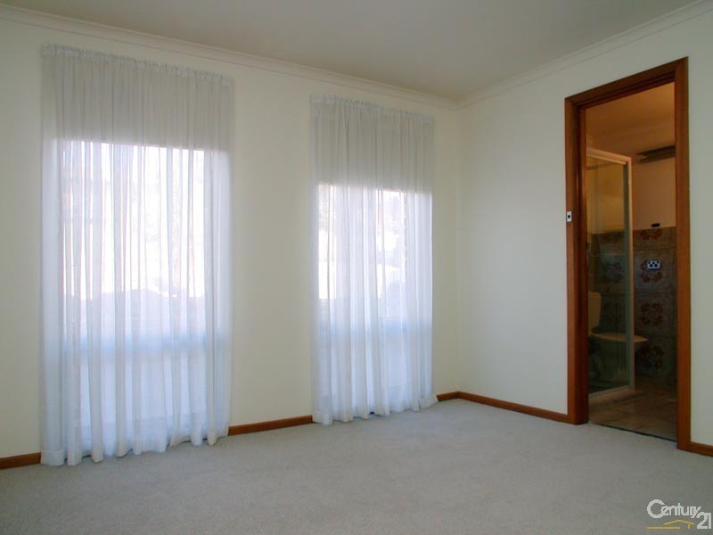 13 Mayflower Crescent, Hallett Cove SA 5158