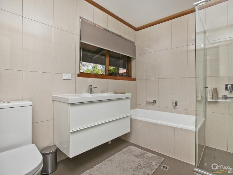 18 Giles Road, Willunga SA 5172