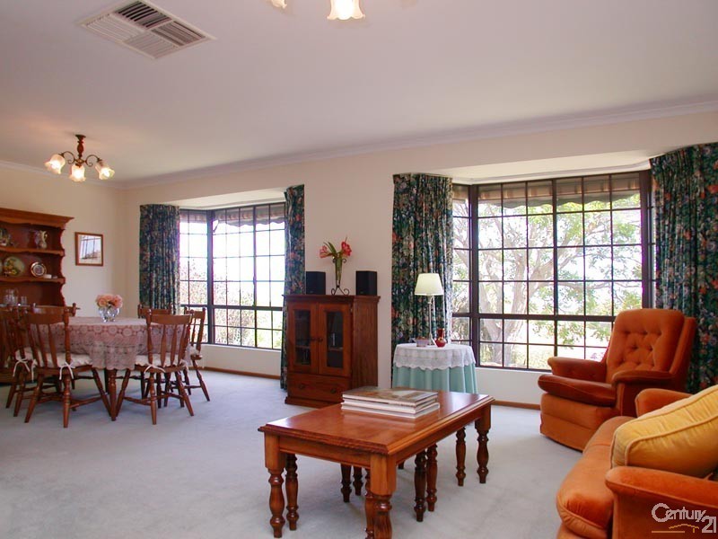 4 Panorama Drive, Aberfoyle Park SA 5159