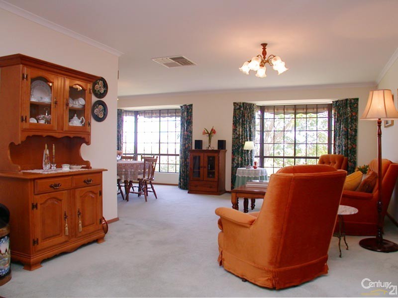 4 Panorama Drive, Aberfoyle Park SA 5159