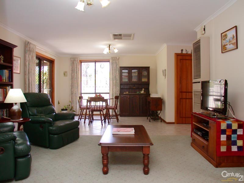 4 Panorama Drive, Aberfoyle Park SA 5159