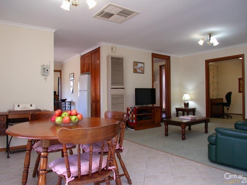 4 Panorama Drive, Aberfoyle Park SA 5159