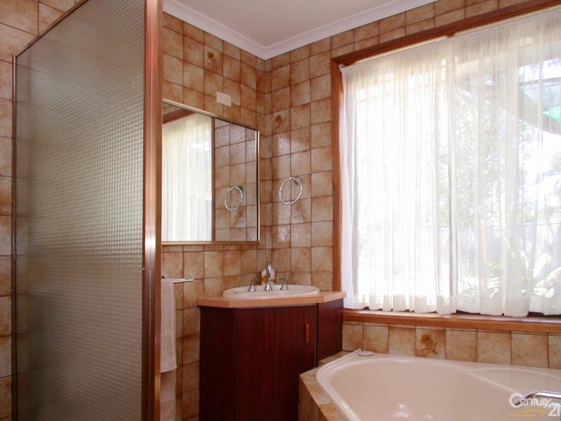 4 Panorama Drive, Aberfoyle Park SA 5159