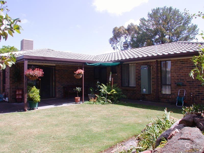 4 Panorama Drive, Aberfoyle Park SA 5159
