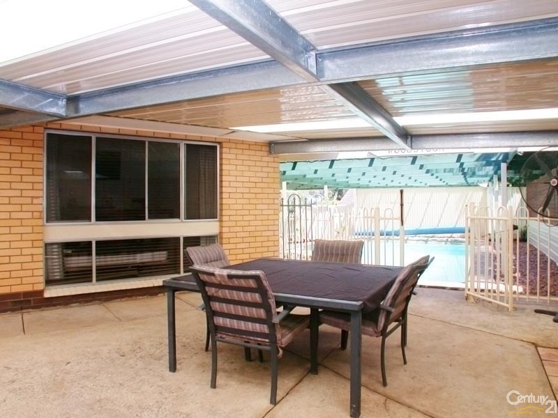 61 Arnold Drive, Hackham SA 5163