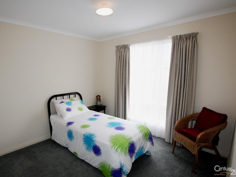 17 Mountain Ash Drive, Hackham SA 5163