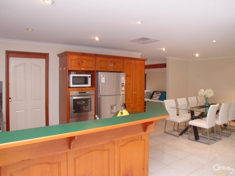 15 Mildara Close, Woodcroft SA 5162