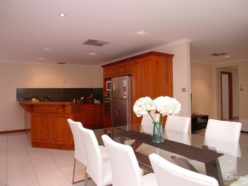 15 Mildara Close, Woodcroft SA 5162